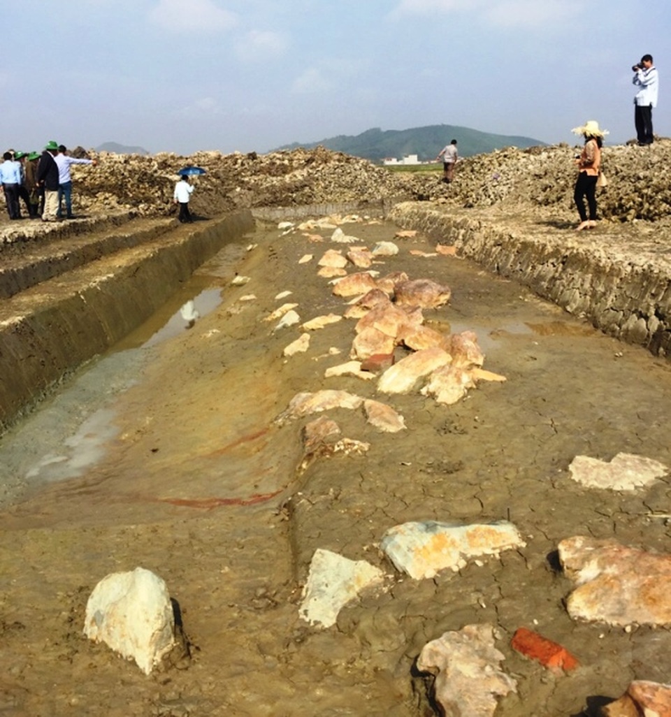 Kết quả khai quật hào thành phía Đông và Tây công trình kiến trúc bằng đá “độc nhất vô nhị” - 4 Kết quả khai quật hào thành phía Đông và Tây công trình kiến trúc bằng đá “độc nhất vô nhị” - 4