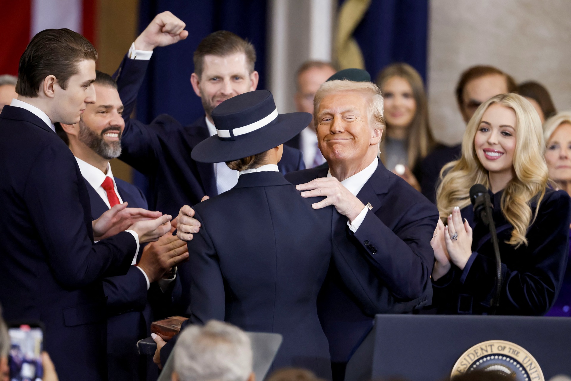 Những hình ảnh ấn tượng trong lễ nhậm chức lần thứ 2 của ông Trump - 4 Những hình ảnh ấn tượng trong lễ nhậm chức lần thứ 2 của ông Trump - 4