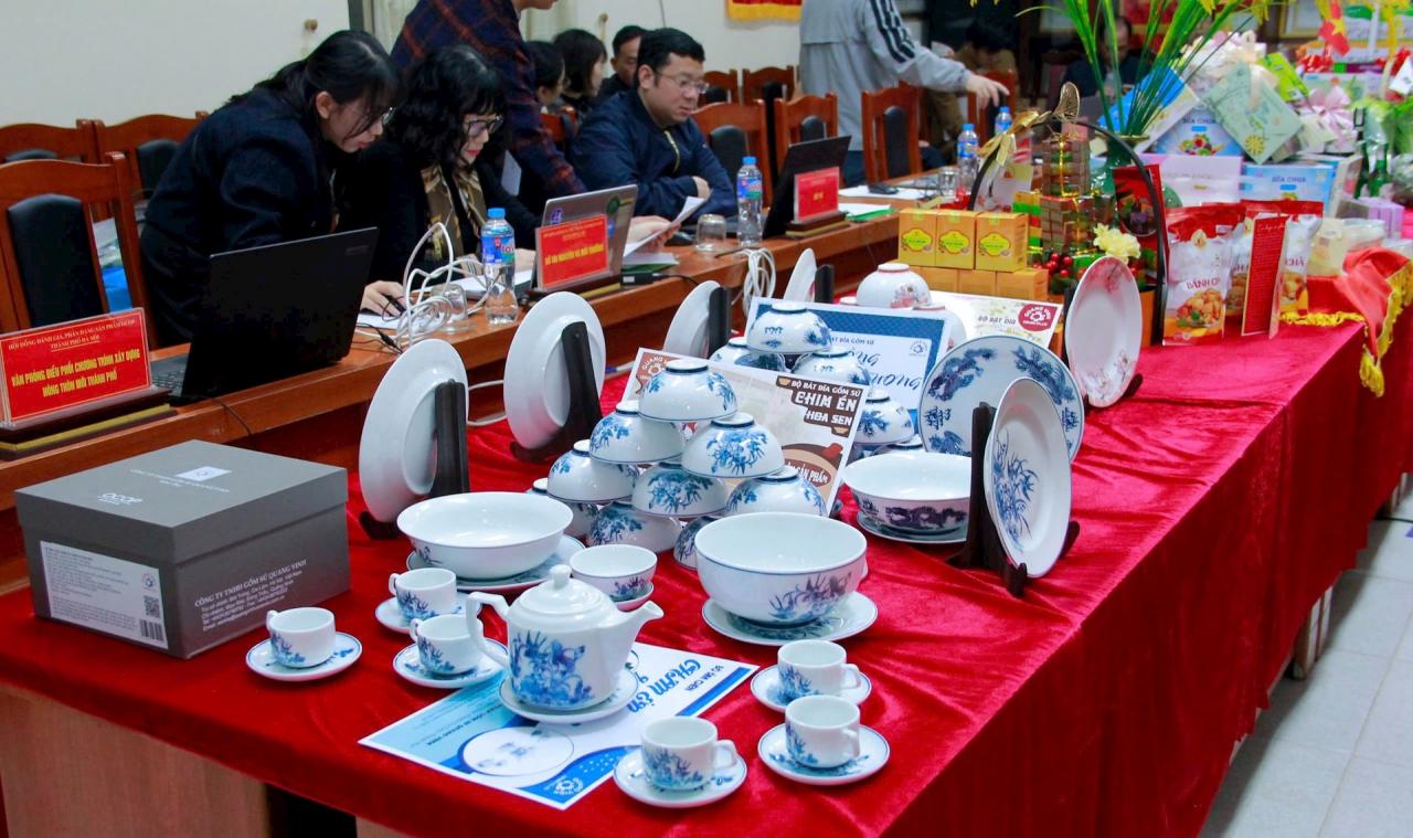 Hà Nội đánh giá, phân hạng 118 sản phẩm OCOP tiềm năng 4 sao và 5 sao - Vietnam.vn Hà Nội đánh giá, phân hạng 118 sản phẩm OCOP tiềm năng 4 sao và 5 sao