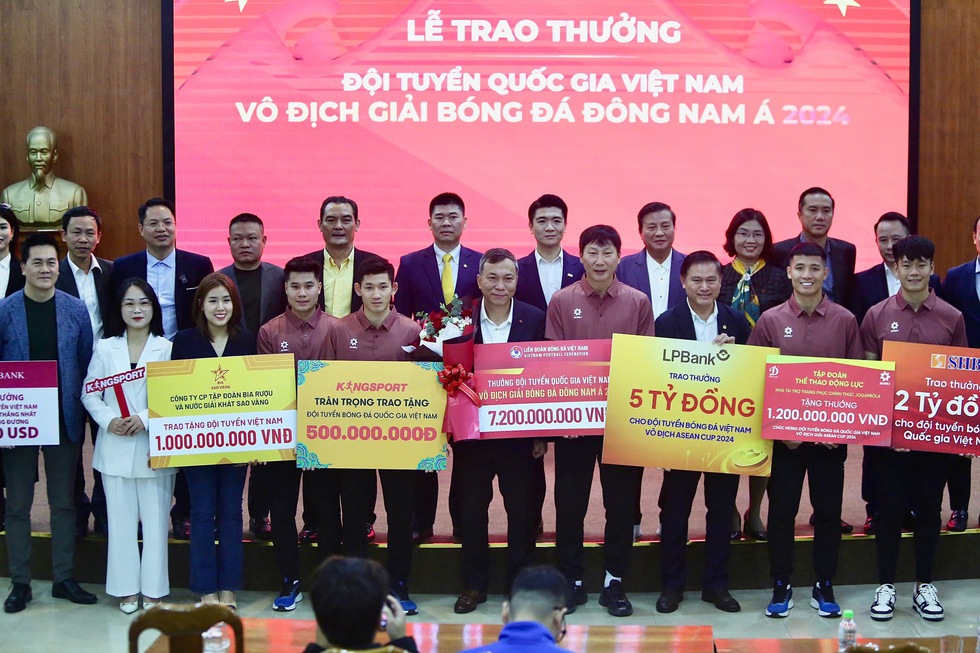 VFF thưởng khủng cho đội tuyển Việt Nam, tổng số tiền nhà vô địch được nhận cực nhiều! - Ảnh 4. VFF thưởng khủng cho đội tuyển Việt Nam, tổng số tiền nhà vô địch được nhận cực nhiều! - Ảnh 4.