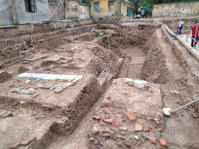 Hiện nay, hố khai quật này có tổng diện tích gần 1.000m2. (Ảnh: Minh Thu/Vietnam+) Công bố nhiều phát hiện khảo cổ quan trọng ở Hoàng thành Thăng Long ảnh 10