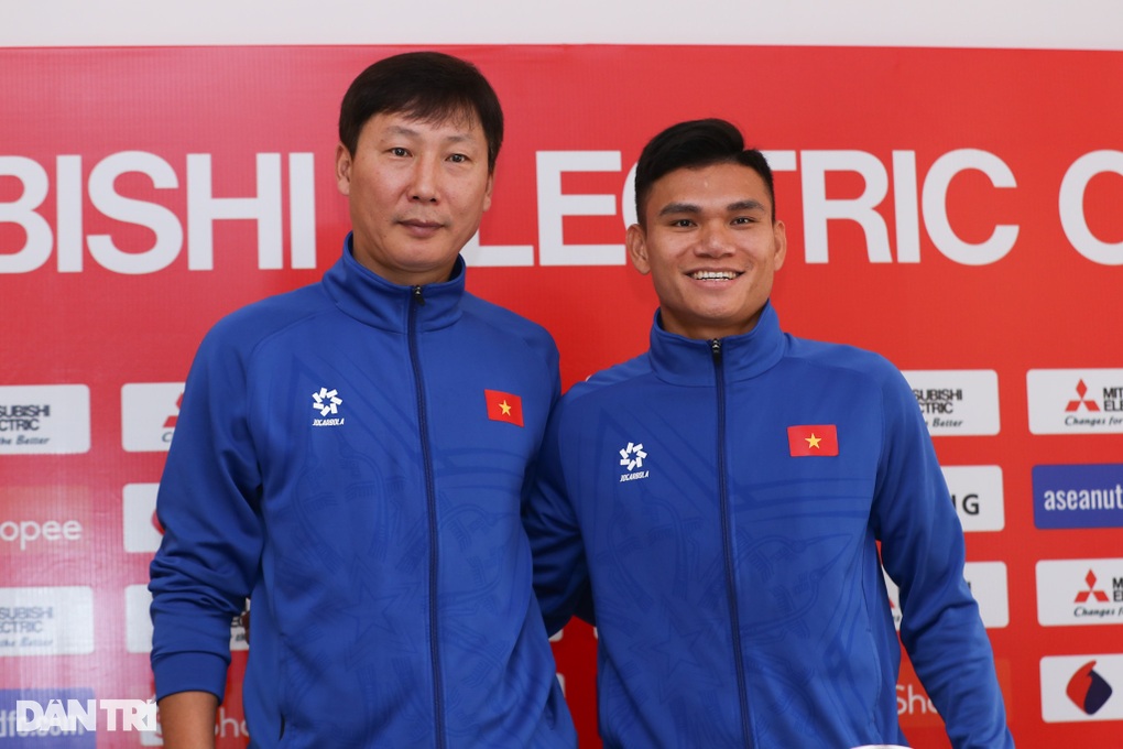 HLV Kim Sang Sik: Không có ngọn núi nào là không thể vượt qua - 2 HLV Kim Sang Sik: Không có ngọn núi nào là không thể vượt qua - 2