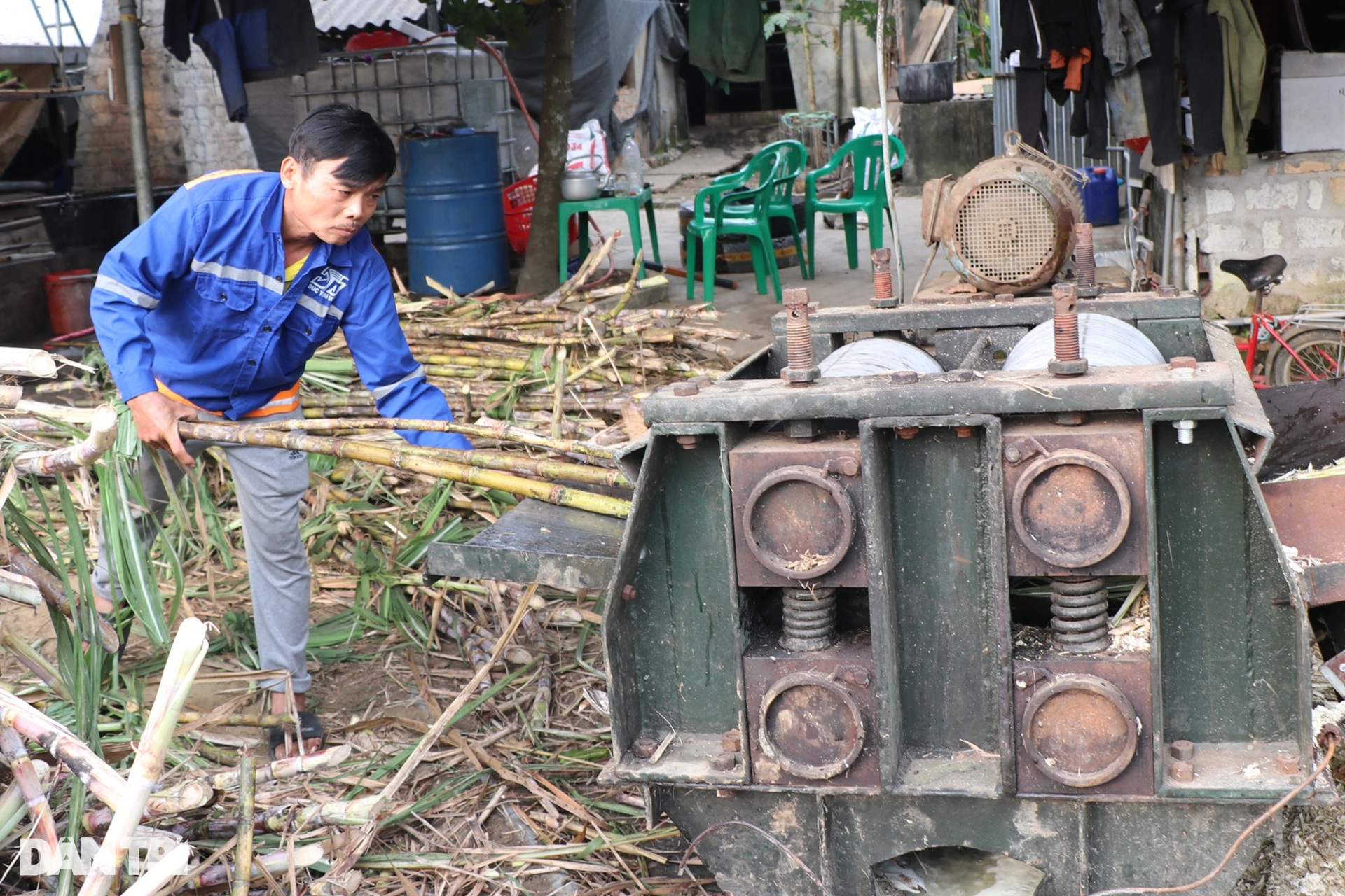 Đổ mồ hôi đứng bếp nấu thứ nước sóng sánh, thơm ngọt gọi Tết - 4 Đổ mồ hôi đứng bếp nấu thứ nước sóng sánh, thơm ngọt gọi Tết - 4