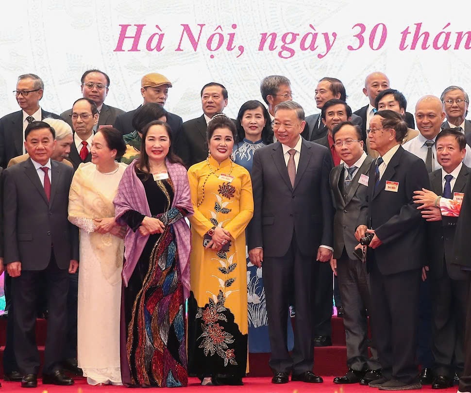 NSND Lệ Ngọc nhận mình khó tính, kể chuyện rể Tây mê văn hóa Việt - 2 NSND Lệ Ngọc nhận mình khó tính, kể chuyện rể Tây mê văn hóa Việt - 2