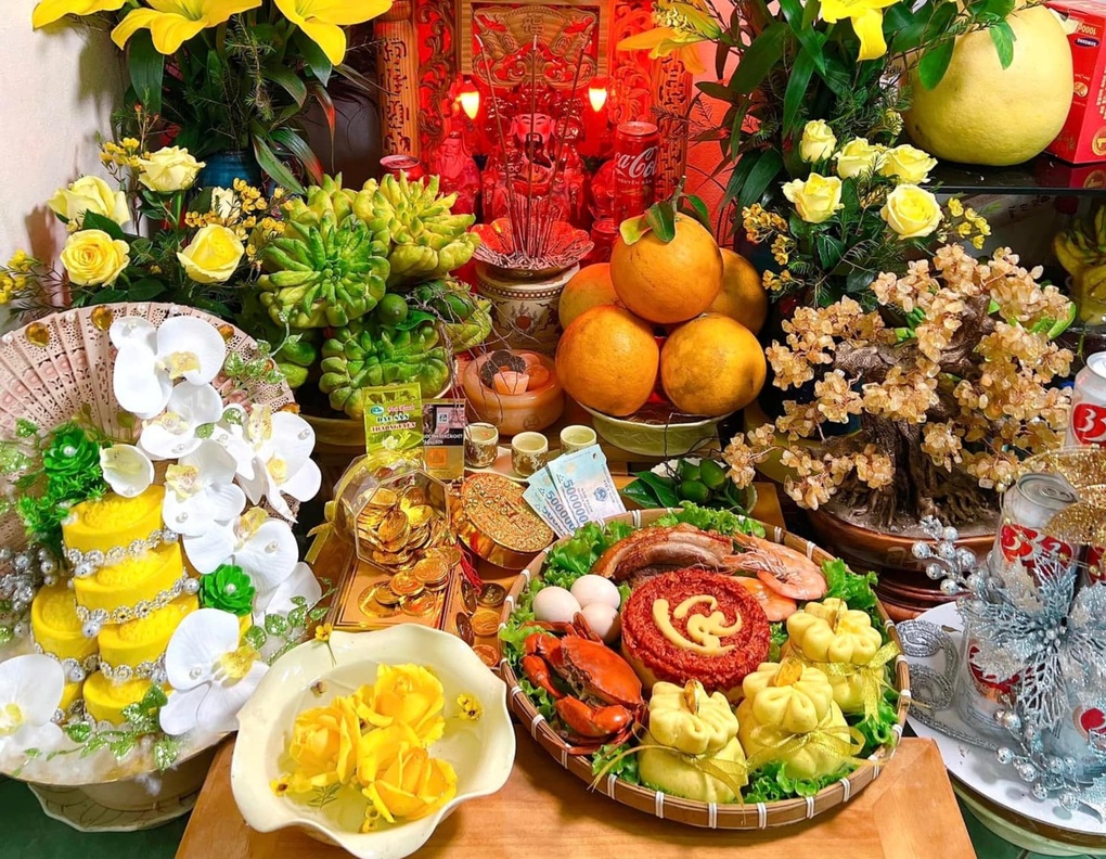 Mâm cúng Thần Tài tiền triệu ngập tôm hùm, cua khủng, người bán cháy hàng - 3 Mâm cúng Thần Tài tiền triệu ngập tôm hùm, cua khủng, người bán cháy hàng - 3