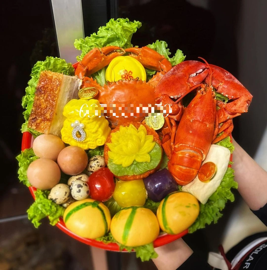 Mâm cúng Thần Tài tiền triệu ngập tôm hùm, cua khủng, người bán cháy hàng - 4 Mâm cúng Thần Tài tiền triệu ngập tôm hùm, cua khủng, người bán cháy hàng - 4