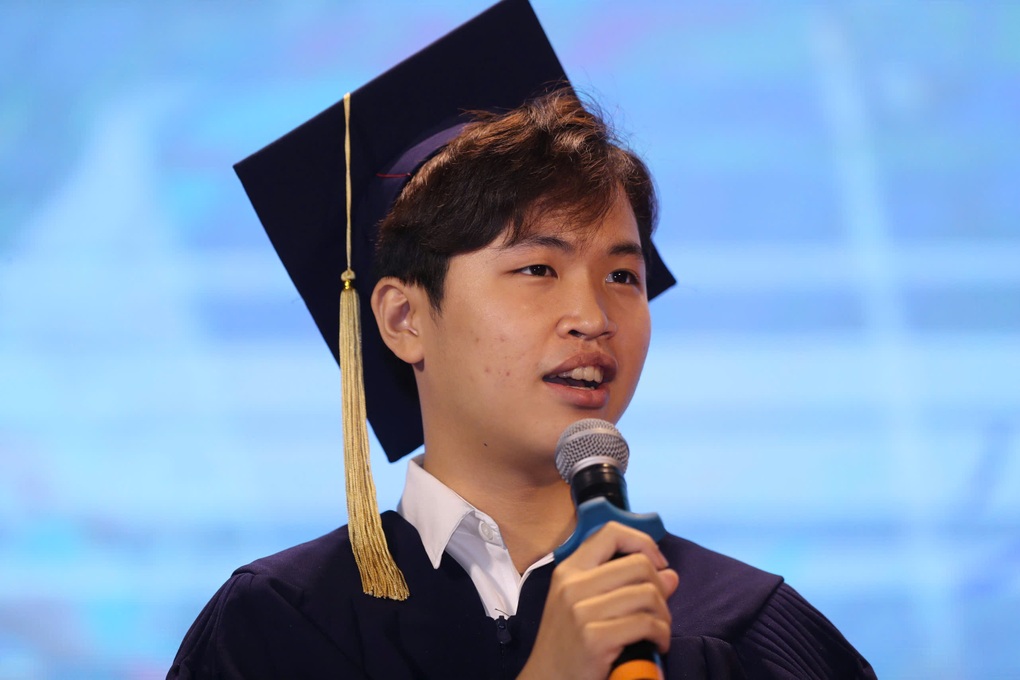 Cậu học trò mang cái tên quá đau thương trở thành thủ khoa đại học - 3 Cậu học trò mang cái tên quá đau thương trở thành thủ khoa đại học - 3