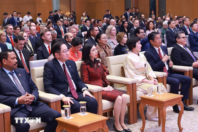 Các Đại sứ, Trưởng đại diện các tổ chức quốc tế tham dự tiệc chiêu đãi. (Ảnh: Dương Giang/TTXVN) ttxvn-thu-tuong-chieu-dai-doan-ngoai-giao-2.jpg