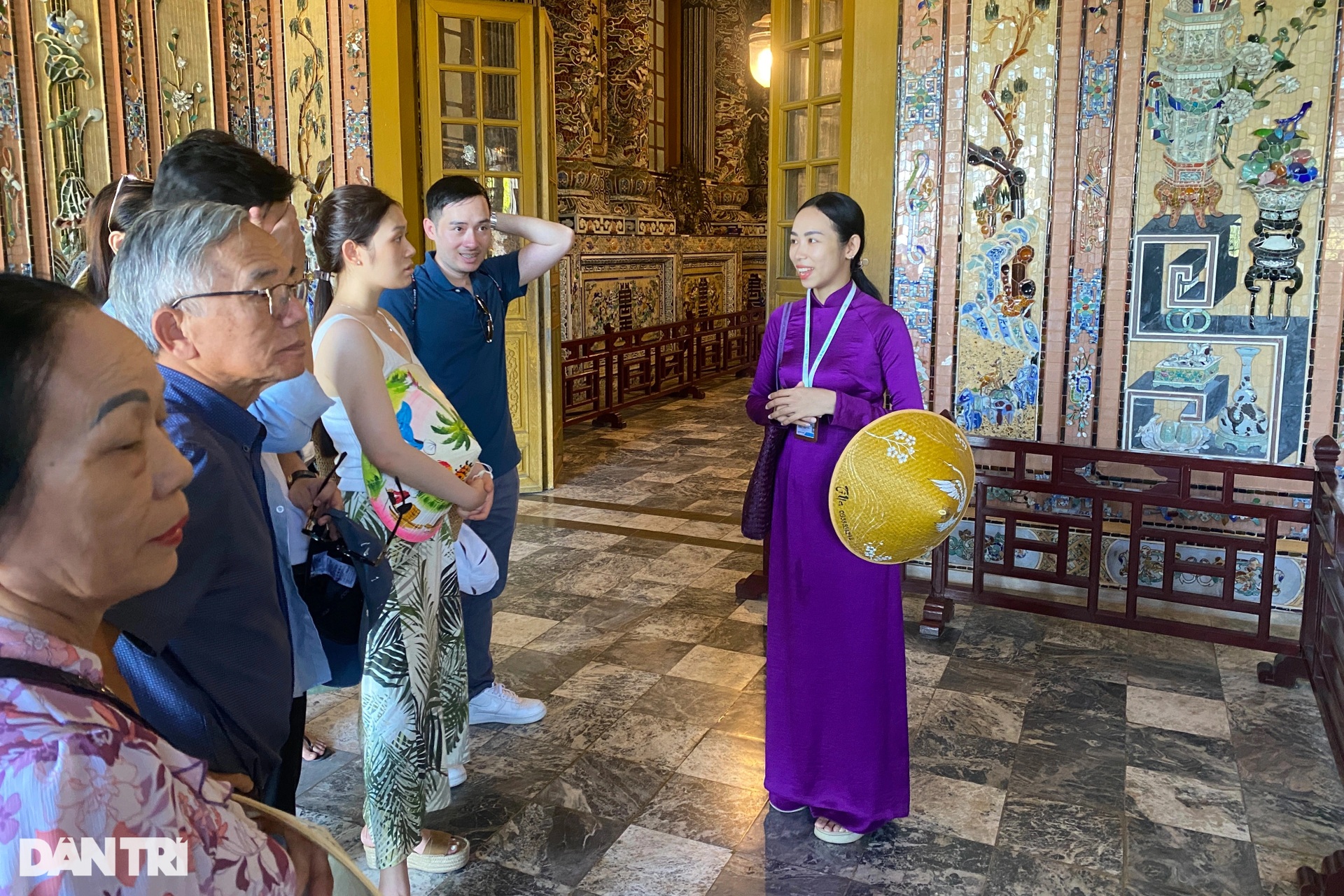 Vẻ tráng lệ bên trong lăng vua Khải Định - 12 Vẻ tráng lệ bên trong lăng vua Khải Định - 12