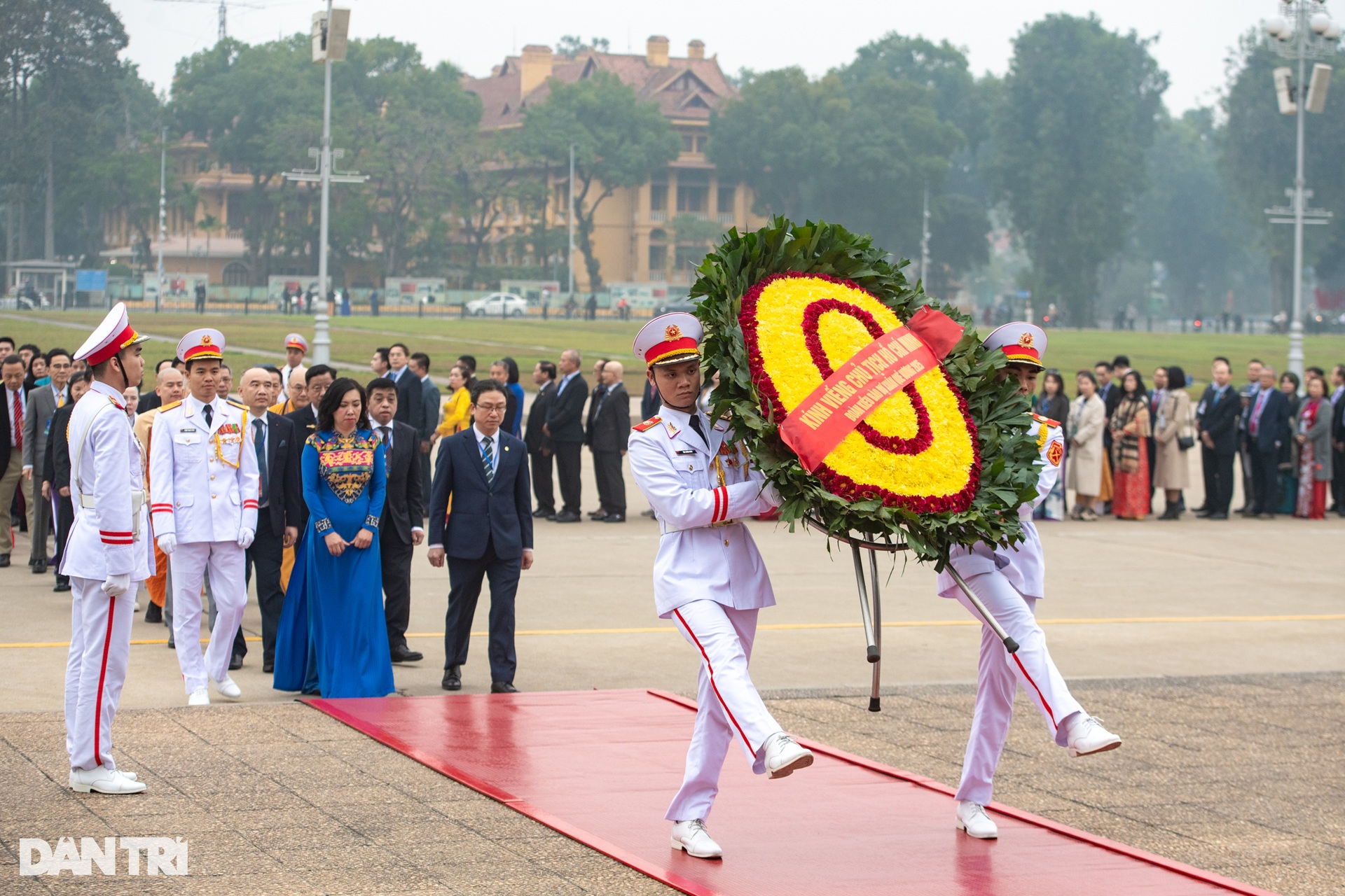 Chủ tịch nước Lương Cường thả cá vàng tiễn ông Công, ông Táo - 9 Chủ tịch nước Lương Cường thả cá vàng tiễn ông Công, ông Táo - 9