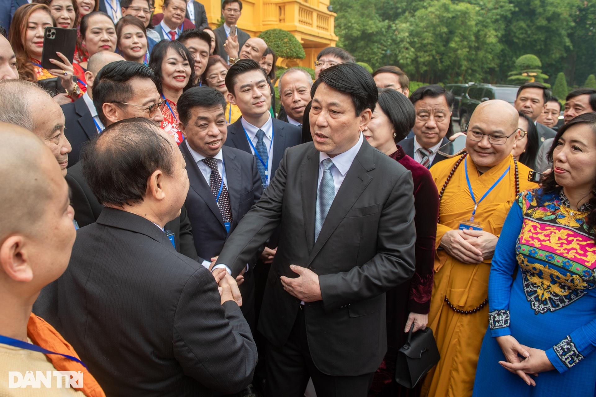Chủ tịch nước Lương Cường thả cá vàng tiễn ông Công, ông Táo - 7 Chủ tịch nước Lương Cường thả cá vàng tiễn ông Công, ông Táo - 7