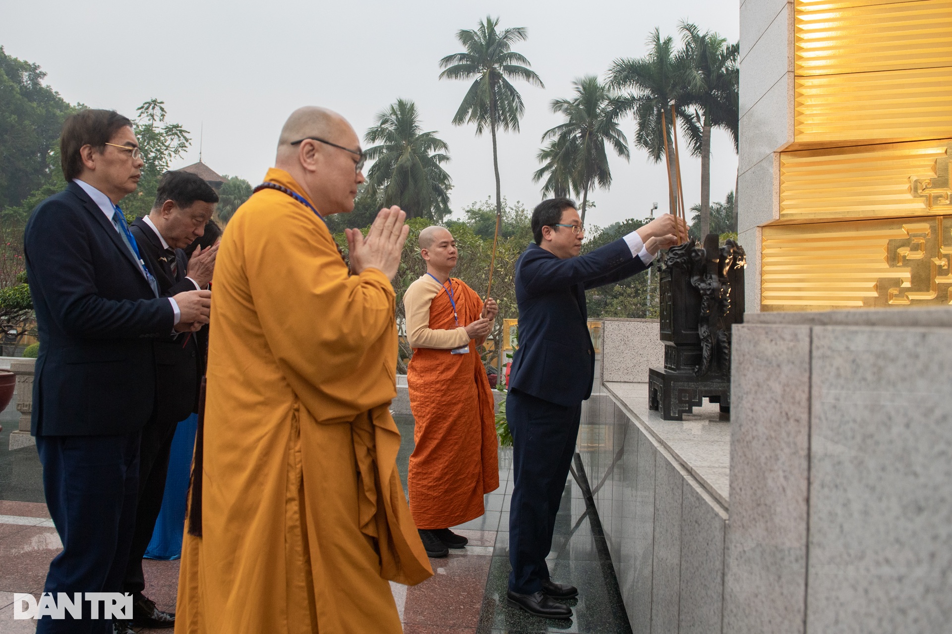 Chủ tịch nước Lương Cường thả cá vàng tiễn ông Công, ông Táo - 12 Chủ tịch nước Lương Cường thả cá vàng tiễn ông Công, ông Táo - 12