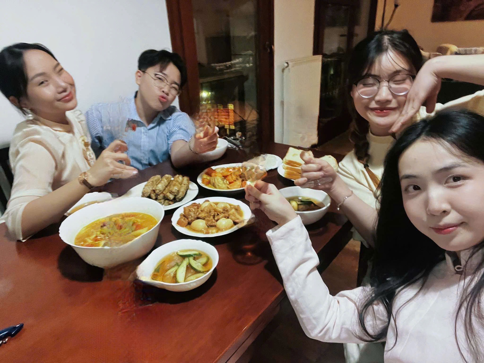 Người Việt sống ở nước ngoài đón năm mới 2025 như thế nào? - 14 Người Việt sống ở nước ngoài đón năm mới 2025 như thế nào? - 14