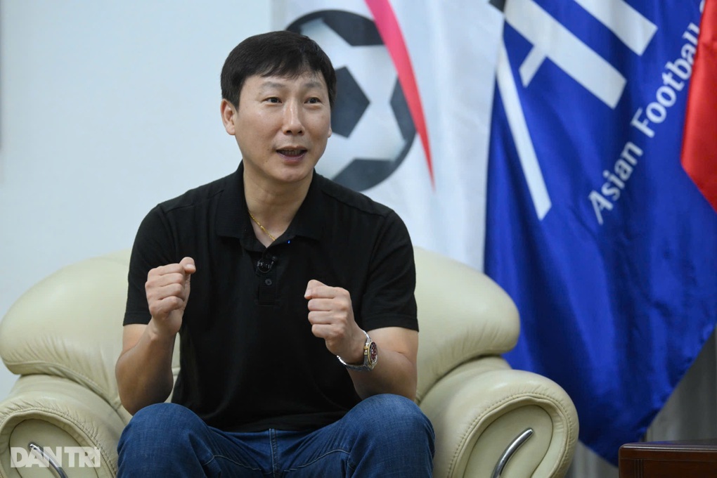 HLV Kim Sang Sik tuyên bố về mục tiêu rất lớn của tuyển Việt Nam - 2 HLV Kim Sang Sik tuyên bố về mục tiêu rất lớn của tuyển Việt Nam - 2